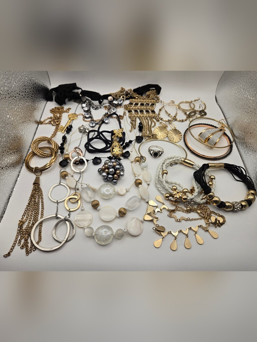 Costume Jewelry Lot White Black Gold Color 20 Wearable Pieces Necklace Bracelet